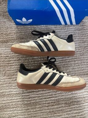Adidas|  Samba Black and cream w golden logo  Insole Sneakers black shoe laces.